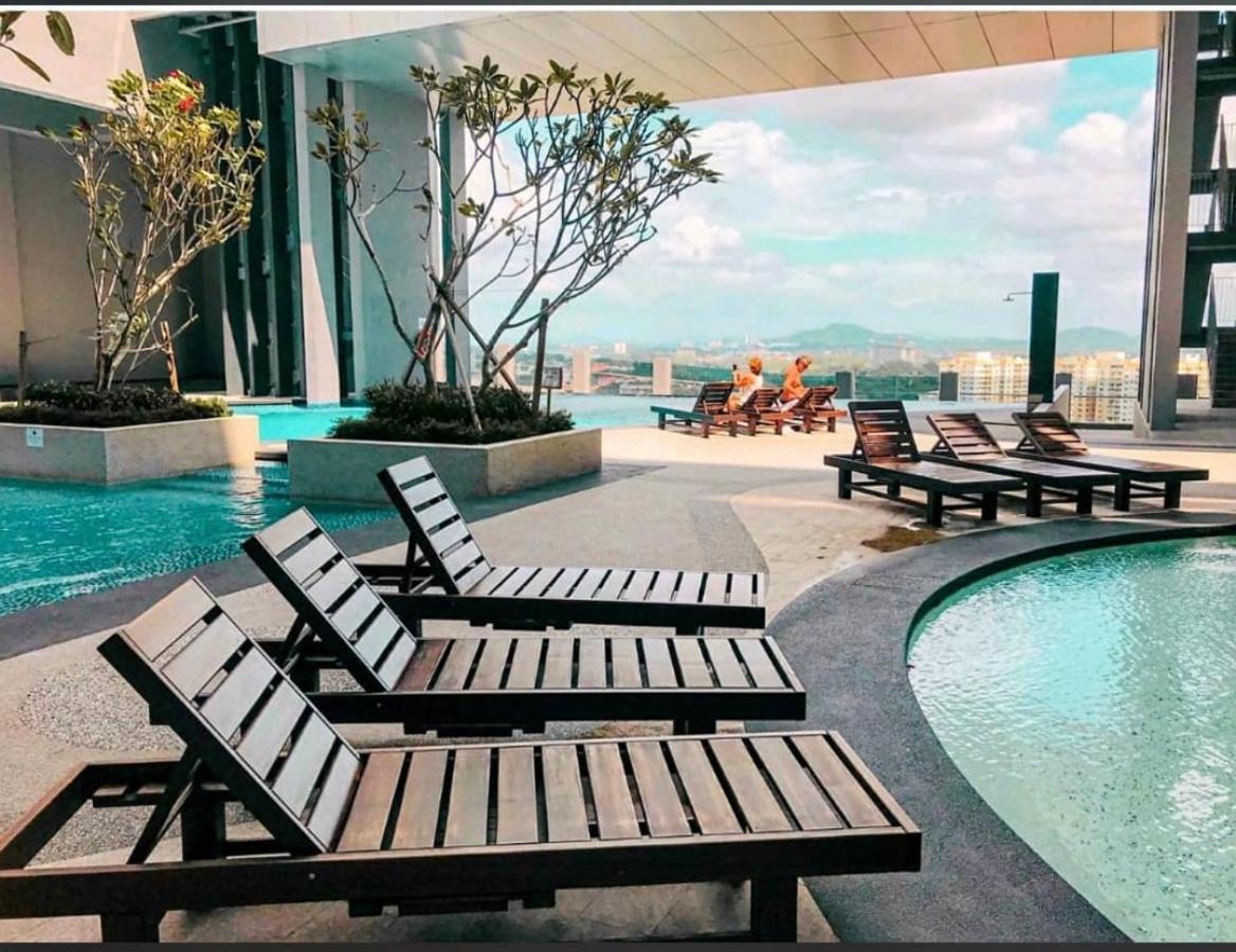 Homestay Shah Rizki At Imperio With Swimming Pool Muslim Friendly Malacca ภายนอก รูปภาพ